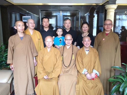 参加上海东林寺千手观音佛像开光暨广德法师荣膺方丈升座庆典