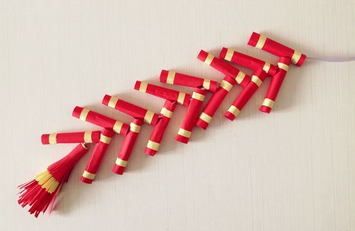 幼儿园手工,新年快到了,我们一起动手做一串红红的鞭炮,有教程