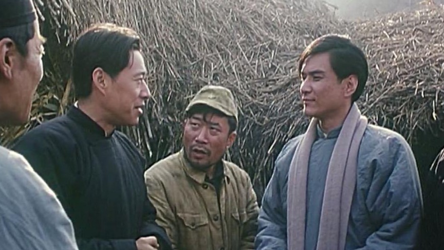 经典老电影《铁道游击队》飞虎队打票车杀鬼子,真解气