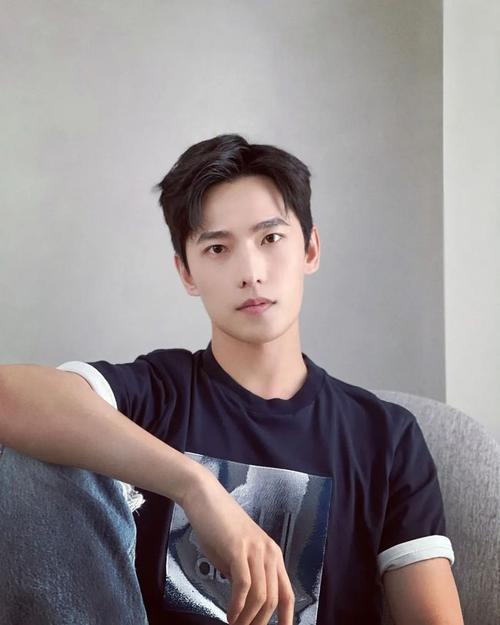 杨洋|羊毛日记|微博|自拍_网易订阅