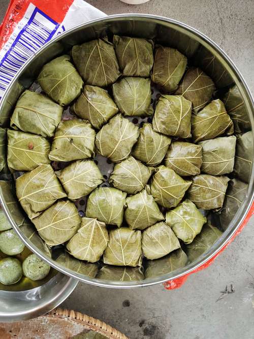 端午节做桐叶粑粑
