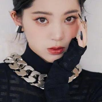 靠富家千金妆出圈的欧阳娜娜这次美成了鞠婧祎20