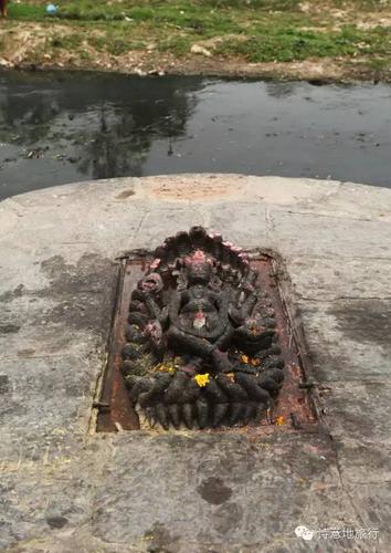 尼泊尔:圣河边轮回中的露天火葬