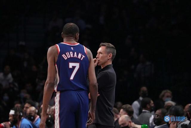 篮网记者杜兰特自11月9日对阵公牛以来一直带着肩伤打球