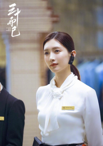 34岁江疏影现身春晚彩排,皮肤白到能点亮黑夜,已连续2