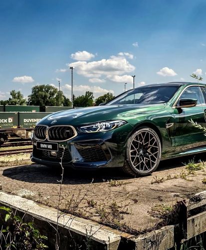 宝马m8 gran coupé 首发极光版_极光_宝马怎么样_艾迪逊怎么样_西装