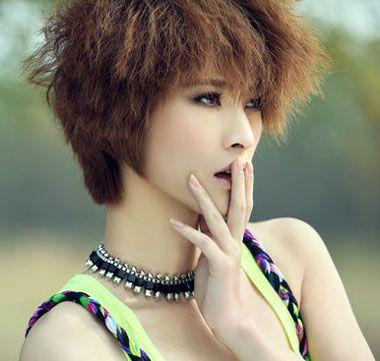 女士短发全头烫发发型女生烟花烫短发造型图片3