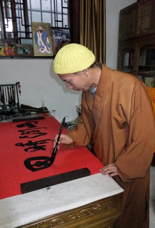 普照寺大和尚法闻法师,他的书法堪称一绝!﻿