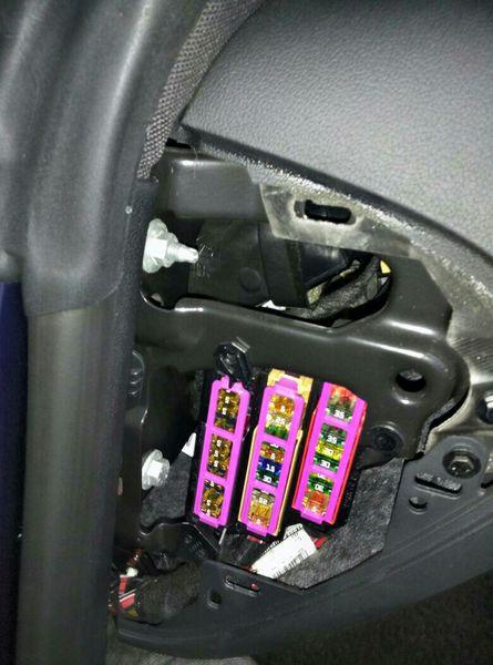 12年奥迪s5油泵保险丝在哪里 在线急 那个是的