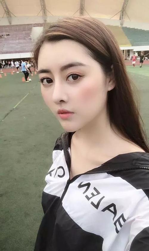 抖音一米八李以沫个人资料简介 网红老师李以沫长腿照片写真图片