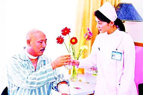 图为艾滋病题材电视剧《不弃今生》剧照.