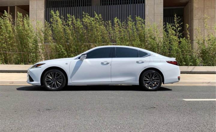 绍兴二手雷克萨斯es 2018 款 260 卓越版 国v 白色