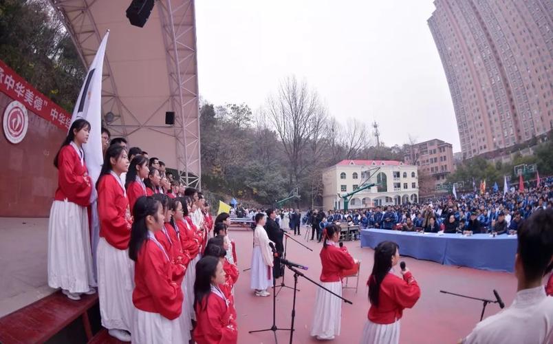 正如十堰东风高级中学一样梦想就在远方只要有希望,有信念,有坚持不管