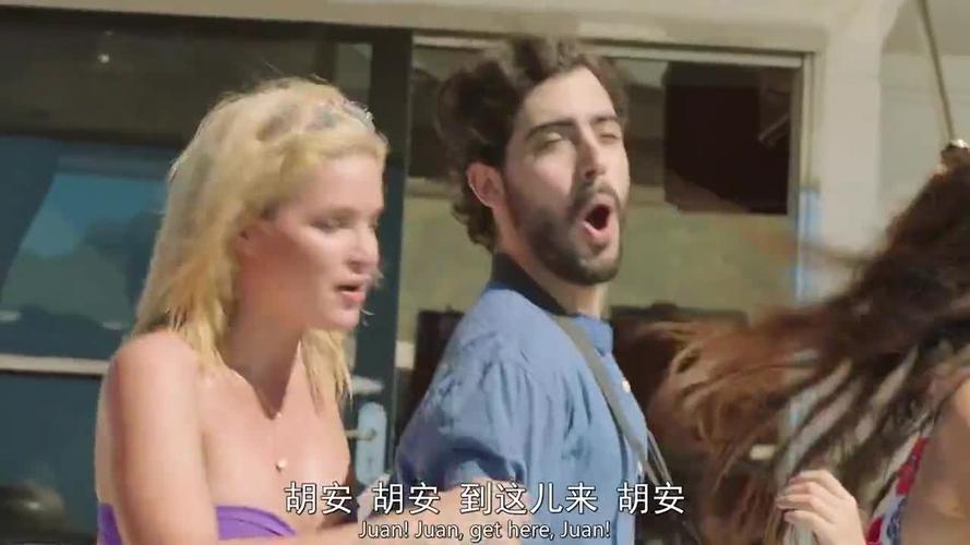 夺命五头鲨:海里出现五头鲨,袭击人类,一跃咬掉直升