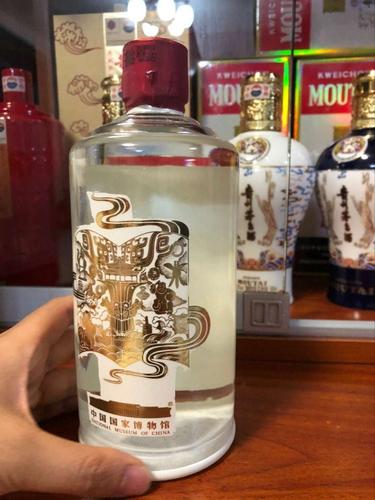 2018年茅台中国国家博物馆可以刮玻璃瓶茅台和2008年茅台