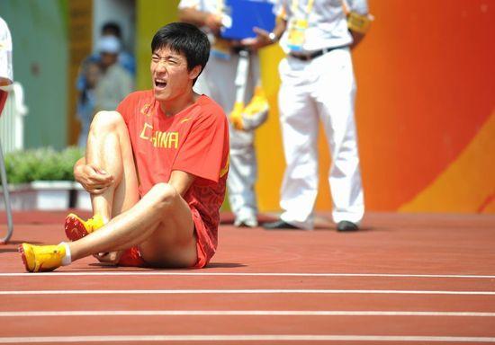 在伦敦奥运会退赛,被确诊为右脚跟腱断裂之后,"中国飞人"刘翔在2012年