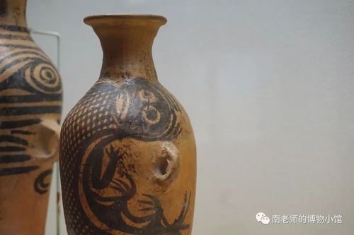 鲵鱼纹彩陶瓶