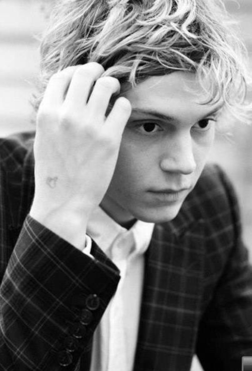 伊万·彼得斯 演艺经历 写真照