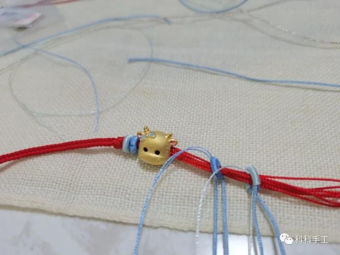 编绳过程超级可爱的蝴蝶结小牛牛