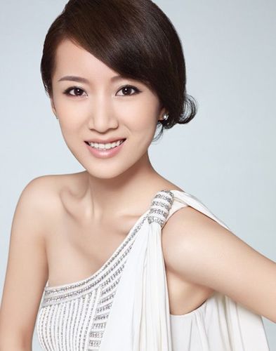 李念被喻为百合花