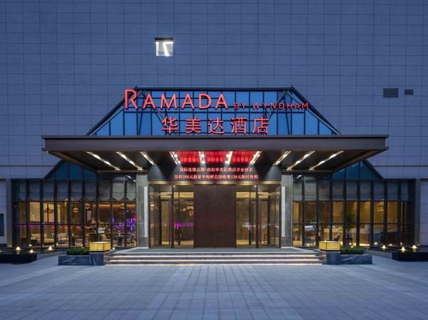 出行便利中秋不涨价洛阳华美达酒店豪华大床房1晚含双早mini吧畅饮1份