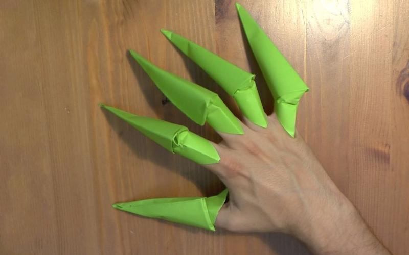 教你折纸鬼爪折好后套在手指上太帅啦