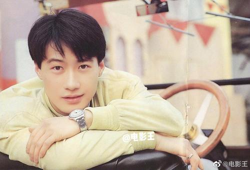 黎明[超话]#黎明的眼神,总有一份温柔儒雅在.#电影王独家扫描