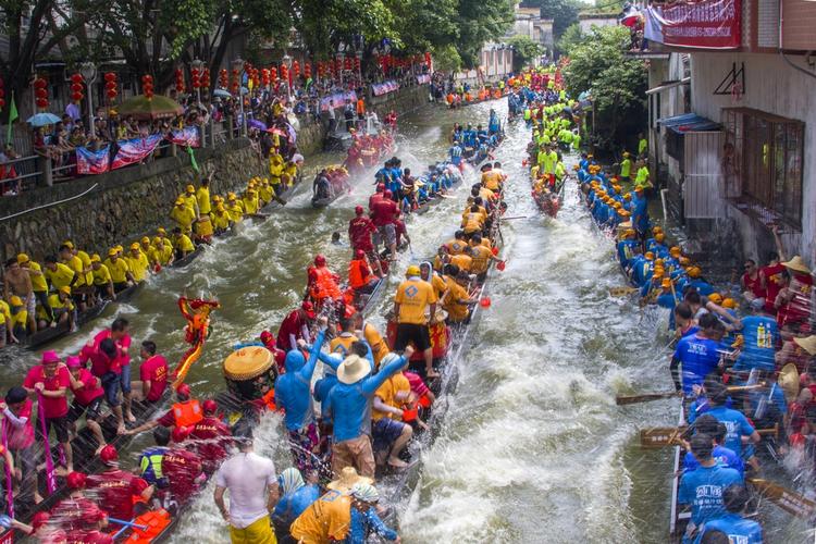 标题:广东顺德杏坛镇龙舟泼水节
