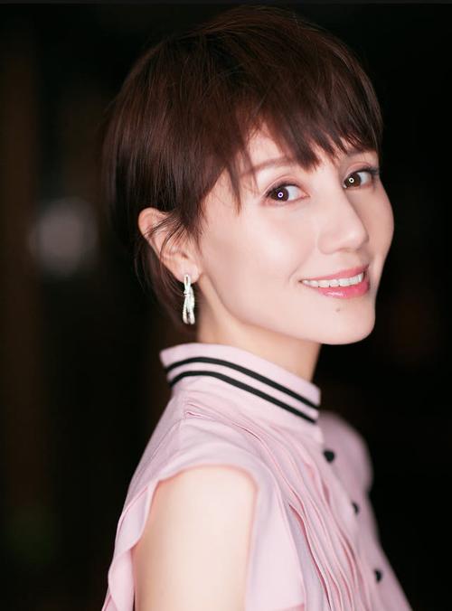 女人过了40还是更适合短发看袁泉就知道长短发气质差太多