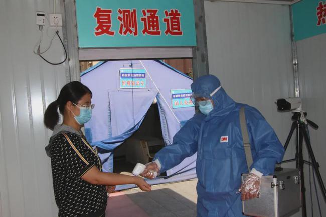 筑牢校园防线一机二中开展开学前疫情防控演练