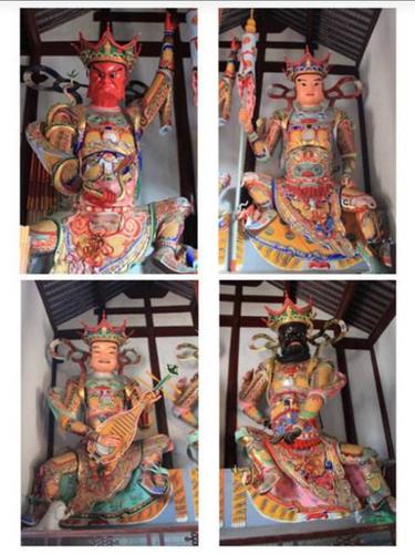 只见四大天王气势汹汹的瞪着我们,好像我没买票一样,样子好凶哦!