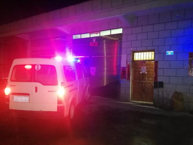 岩腊派出所夜晚巡逻图片.