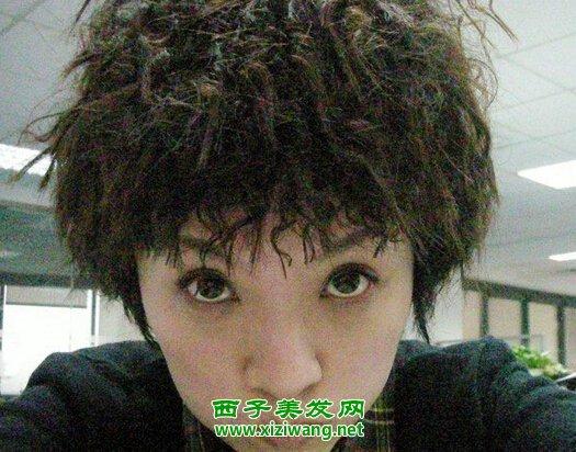 女生烟花小卷发型造型 尽显另类个性味道