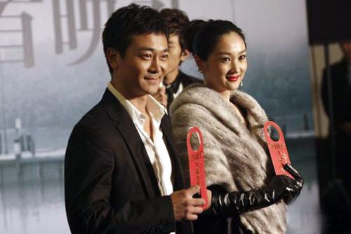 许还幻与吴越手持"非诚勿扰"红牌亮相