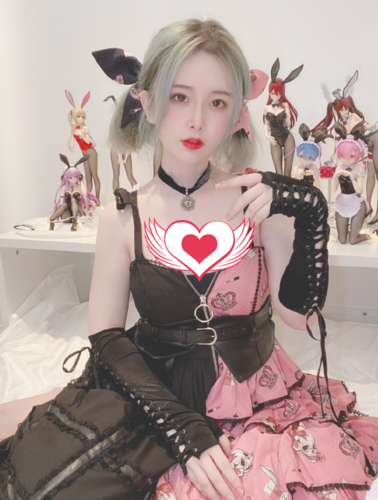 轩墨宝宝晒出新写真,背景墙莫名吸睛!网友:女装最服ks