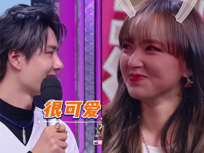 王一博与程潇贴身热舞却害羞到逃跑,谁注意到他偷看程潇的眼神?