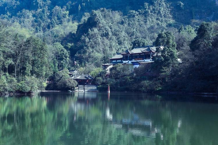 都江堰景区:整个四月你消费,我免费!