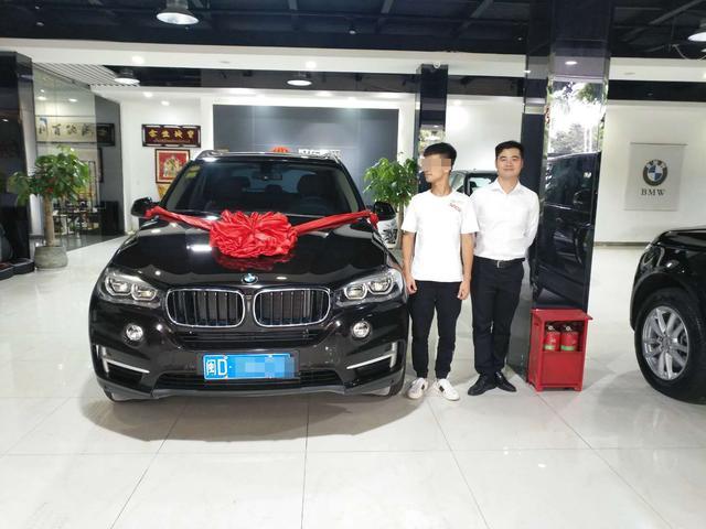 厦门宝马x5提车记,车主:95后的我,真正拥有自己的第1辆车了