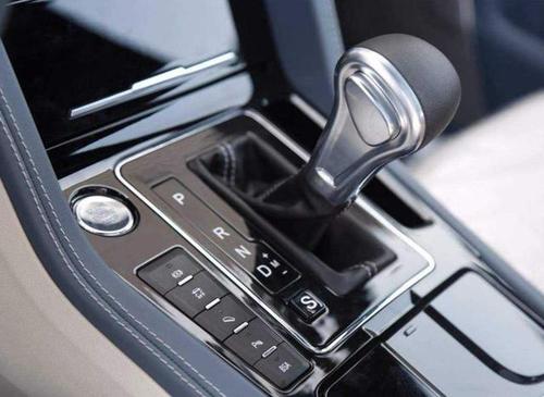 别再一直傻傻的用d档开车了,自动挡可以这样开,能节省一半油