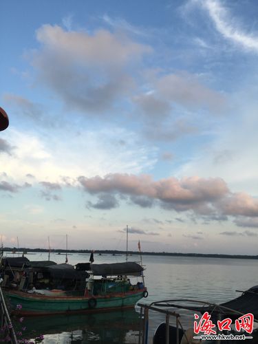 傍晚的临高金牌港