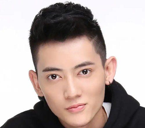 夏季男生如何选择合适的短发造型|发型|卷发|刘海|斜