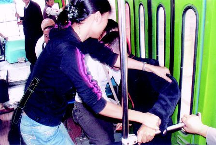 人物直击绵阳女子特警反扒队转载