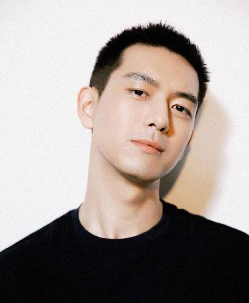 李现寸头阳光,朱一龙寸头清爽,看看其他几位寸头,是不