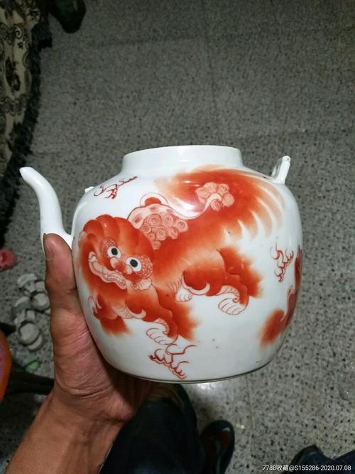 清代御窑厂画师方家珍的狮子壶作品