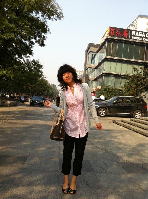 接新人的花轿,闺女啊,咱赶明儿坐里面,不当抬轿子的,得让轿子抬