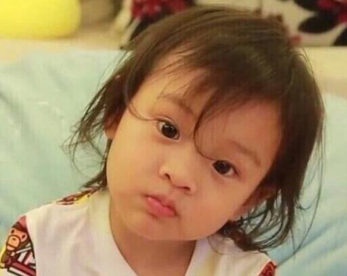 黄晓明baby儿子照片曝光惹争议,难怪从未公开