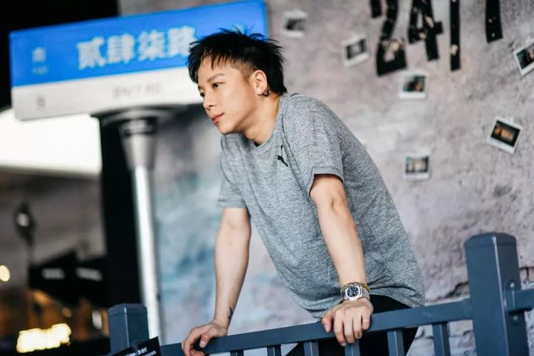这就是街舞!黄景行终于上场了:我没把学校地板跳穿