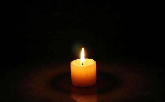 选择一个祭扫网站,注册一座虚拟公墓",既可以在网上祭拜,点歌,点烛