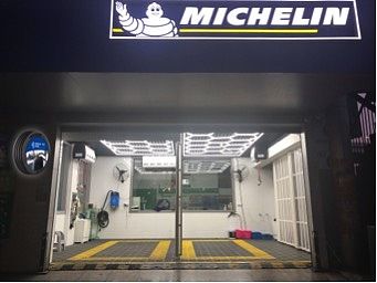 米其林轮胎系列海报 直营店店内设计