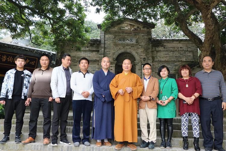 少林寺释永福法师到陆川察看普照禅寺建设